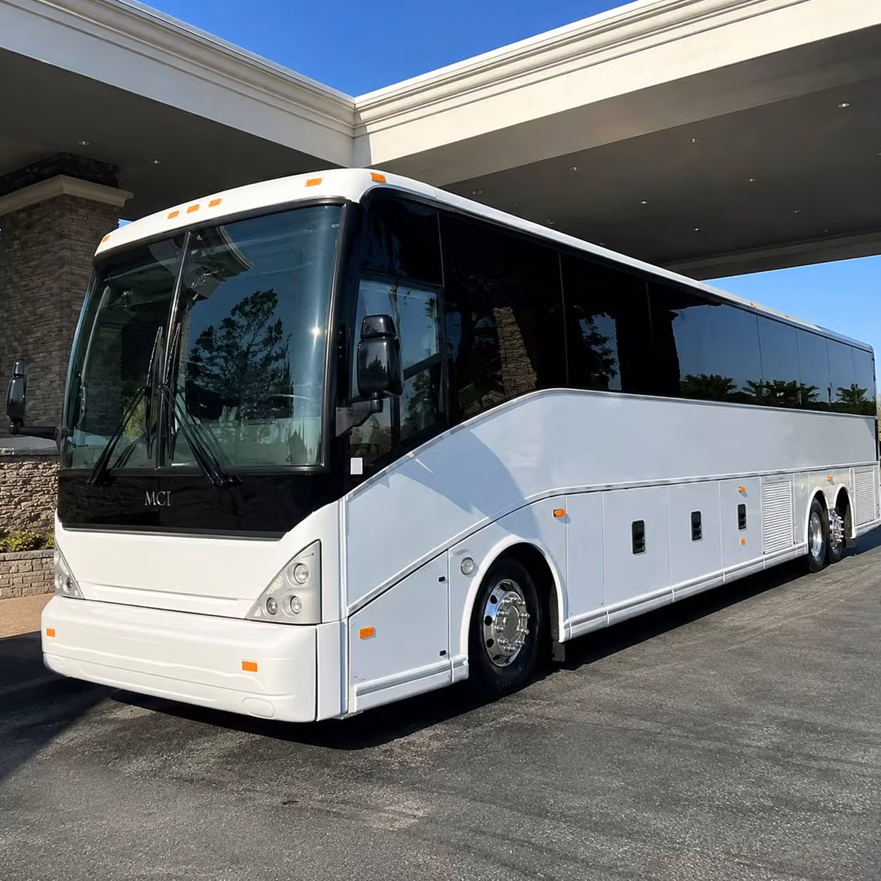 getting your team to the airport without the stress of the 14 freeway